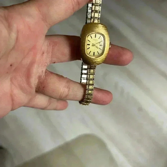 TIMEX GOLD woman analog  watch 1960 VTG stamped Speidel USA on band - Picture 7 of 8